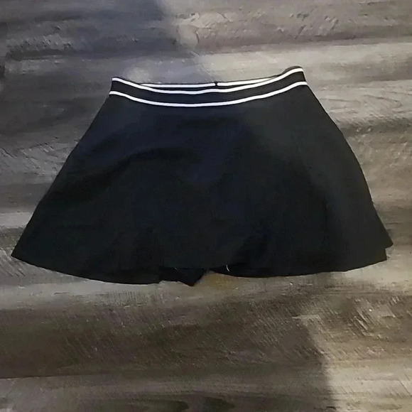PETER MILLAR CARNER 15" SKORT SIZE XL - Picture 1 of 4